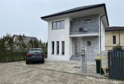 Casa individuala zona rezidentiala, 126 mp construiti ,380 mp teren zona Tisauti - 1