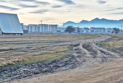 Teren Construcții intravilan de 1000 mp, în Tractorul - 4