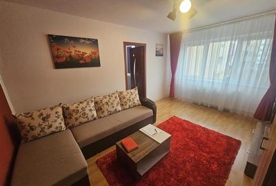 Apartament cu 3 camere nedecomandat, mobilat în Micro III - 2