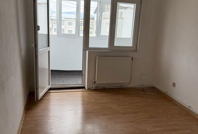 Apartament cu 4 camere decomandat în Central - 1