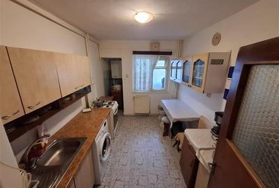 Apartament 4 camere decomandat etajul 1 Racadau - 3