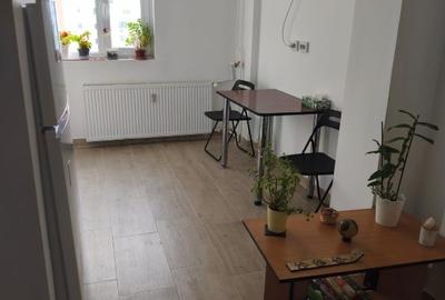 Apartament cu 3 camere decomandat în Calea Călărașilor - 2