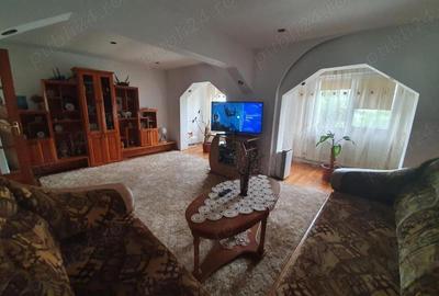 Apartament cu 3 camere decomandat în Oravița - 2