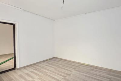 Casă cu 5 camere cu Canalizare în CET - 8