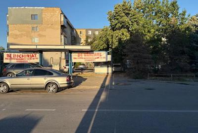 Spațiu comercial, de 250 mp, în Central - 4