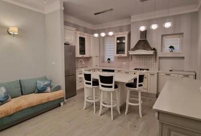 Apartament cu 3 camere semidecomandat în Central