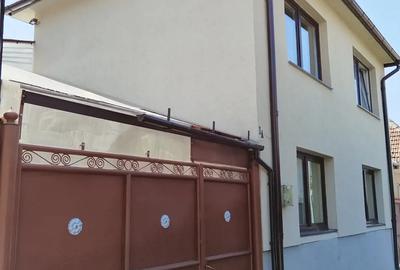 Casa de vanzare cu etaj in zona Lazaret (doua corpuri de cladiri) Casa de vanzare cu etaj in zona Lazaret (doua corpuri de cladiri) - 3