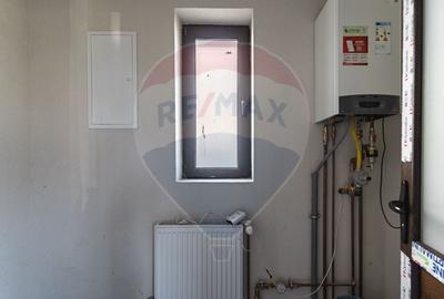 Spațiu comercial, de 261 mp, în Tractorul - 9