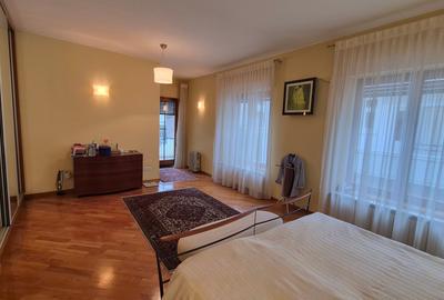 Casă cu 10 camere cu Canalizare în Capitale - 22