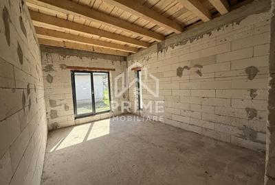 Casă cu Teren 451 Mp în Teiu - 5