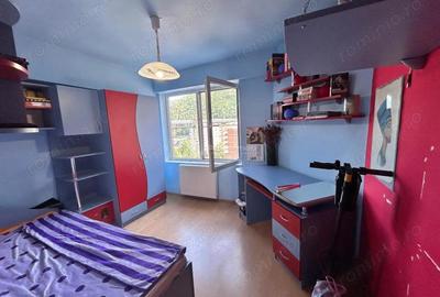 Apartament cu 3 camere semidecomandat în Central - 4