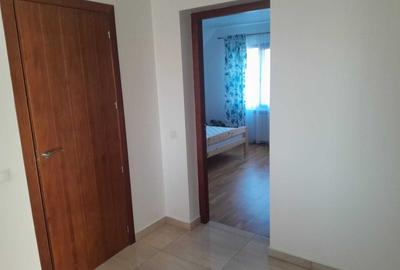 Casă cu 3 camere cu Teren 2000 Mp în Central - 1