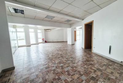 Spațiu comercial, de 93 mp, în Central - 2