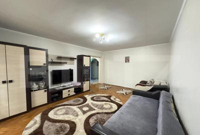 Apartament de inchiriat cu 3 camere decomandat, 81 mp - zon - 11