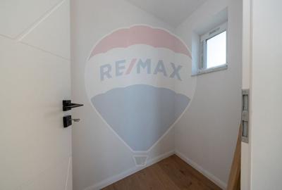 Casă cu 4 camere cu Teren 500 Mp în Sânpetru - 4