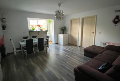 Închiriez apartament