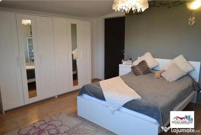 Casă cu 7 camere cu Teren 400 Mp în Central - 2