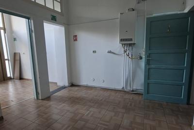 Spațiu comercial, de 100 mp, în Central - 7