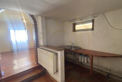 Spatiu/casa de inchiriat Calea Campulung. 0% Comision - 2