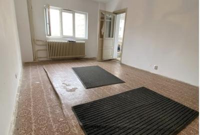 Garsonieră decomandată în Iancului