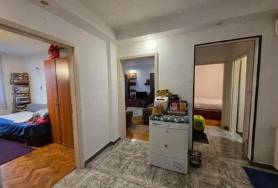 Apartament cu 3 camere decomandat în Progresul - 12