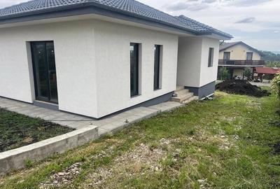 Casă individuală cu 3 camere cu Canalizare în Câmpenești - 1