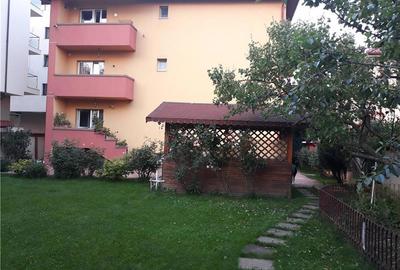 Casă cu 13 camere cu Teren 1000 Mp în Ghencea - 4