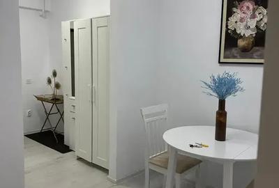 Apartament cu 2 camere semidecomandat, mobilat în Central