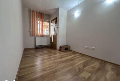 Apartament cu 4 camere decomandat în Micro 5 - 2