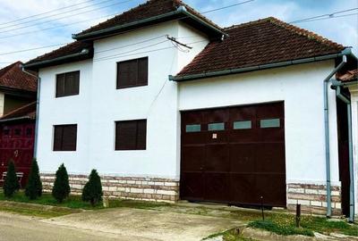 Casă cu 4 camere în Central