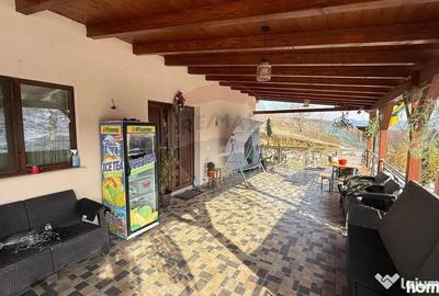 Casă cu 4 camere cu Teren 2700 Mp în Coțofănești