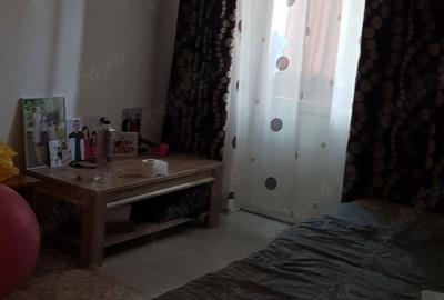 Apartament 3 camere de vanzare - 2