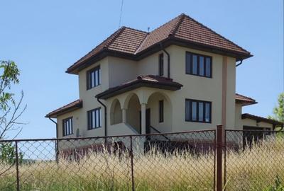 Casă cu 4 camere cu Teren 1900 Mp în Reghin - 1