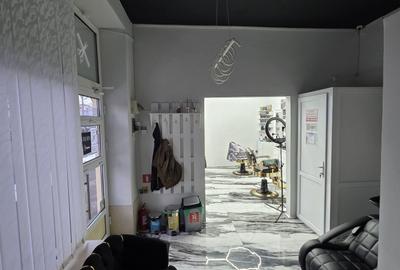 Spațiu comercial, de 40 mp, în Central - 3