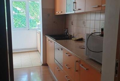 Apartament cu 3 camere decomandat în 9 Mai - 1