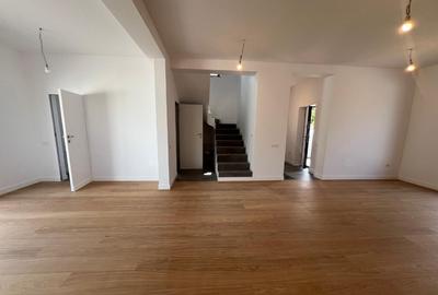 Casă cu 4 camere cu Teren 430 Mp în Berceni