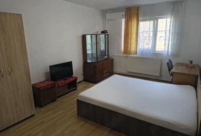 Garsonieră decomandată în Central - 2