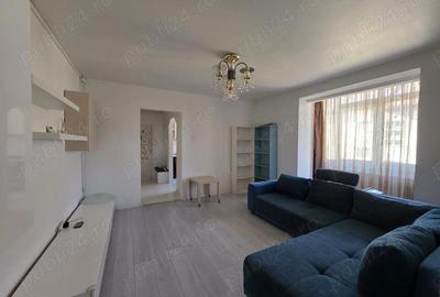 Apartament cu 3 camere semidecomandat în Central