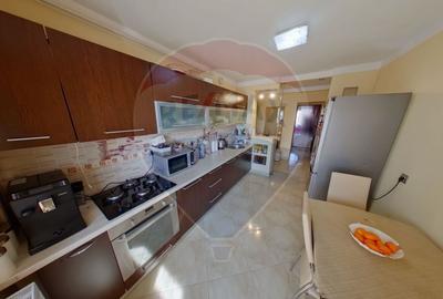 Apartament cu 4 camere decomandat, mobilat în Central - 4