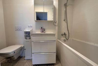 Apartament cu 3 camere decomandat în Tractorul