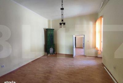 Spațiu comercial, de 83 mp, în Central - 4