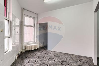 Spațiu comercial, de 70 mp, în Central - 6