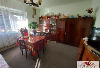 Casă individuală cu 8 camere cu Canalizare în Central - 9