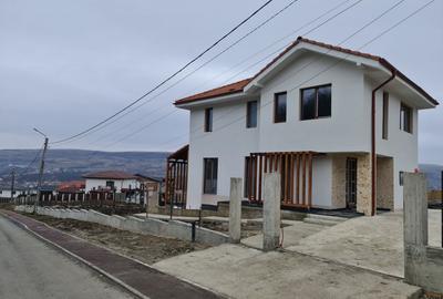 Casă individuală cu 4 camere cu Canalizare în Chinteni - 4