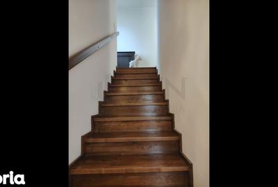 Casă cu 6 camere cu Teren 658 Mp în Corbeanca