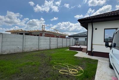 Casa 4 cam , 2 bai Toate utilitatile  Teren 410mp ! 5 min Primarie - 16