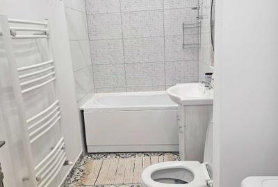Apartament cu 3 camere semidecomandat în Central - 1