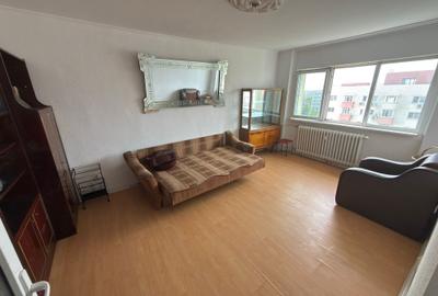 Apartament cu 3 camere decomandat în Pantelimon