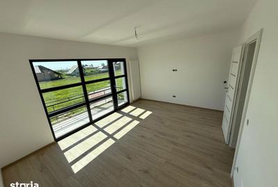 Casă cu 5 camere cu Teren 490 Mp în Păulești - 1