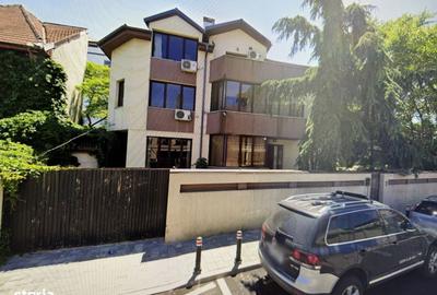 Casă cu 4 camere în Muncii